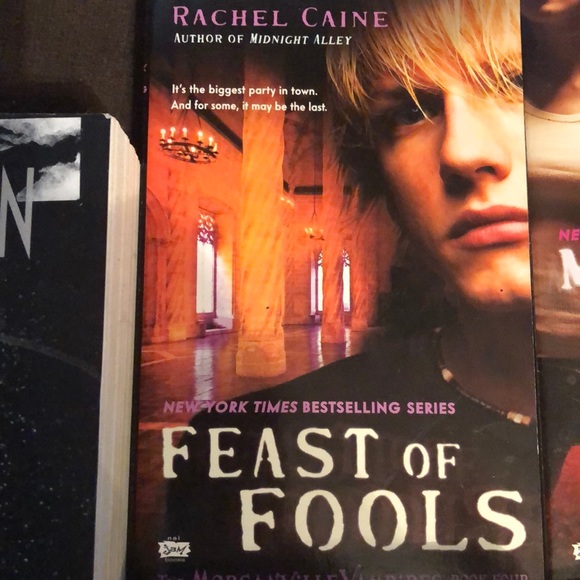 Books - Picture 3 of 6